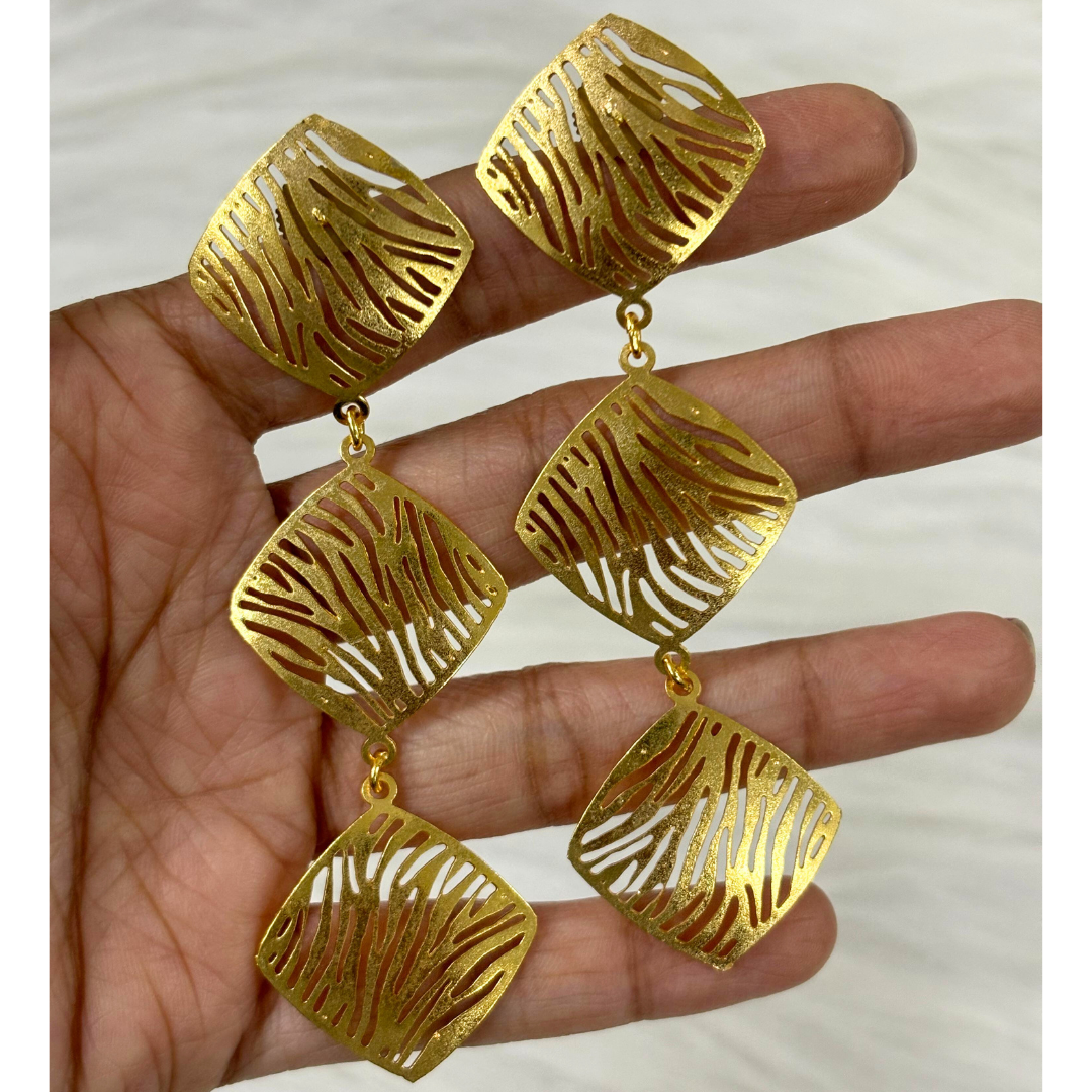 Bdiva 18K Gold Plated Cut-Out Dangle with a Exquisite Geometric Design