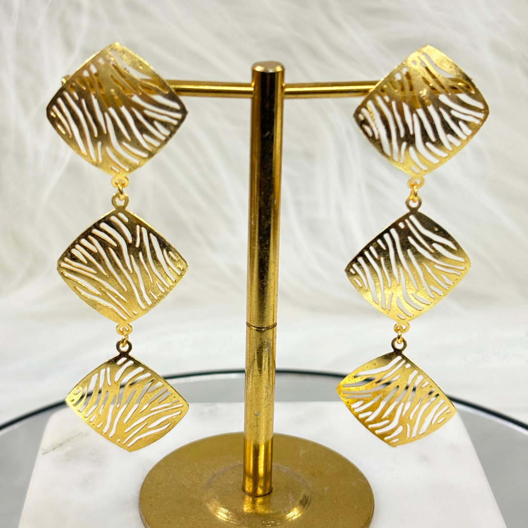 Bdiva 18K Gold Plated Cut-Out Dangle with a Exquisite Geometric Design