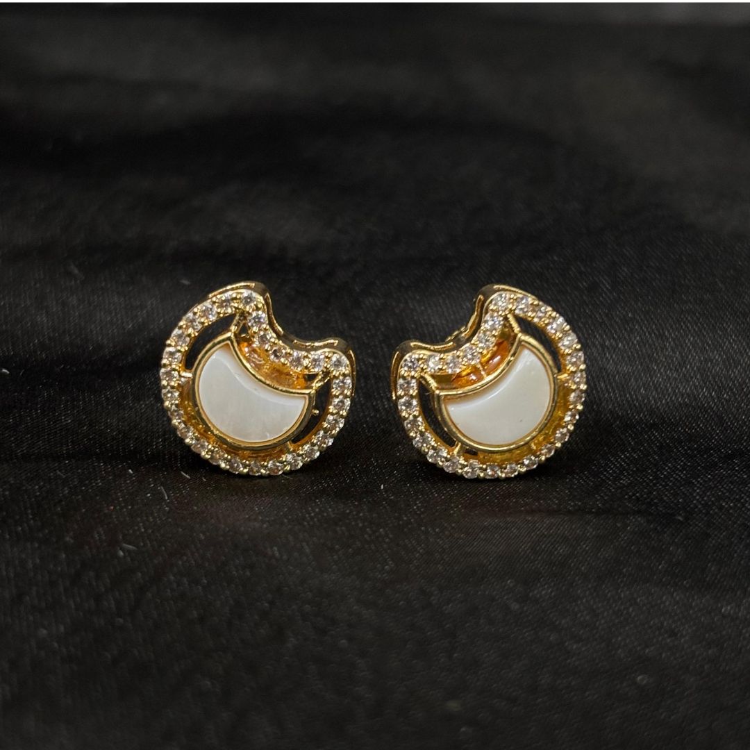 Gold-Plated Rectangular Studs Earrings with Pearl Drop