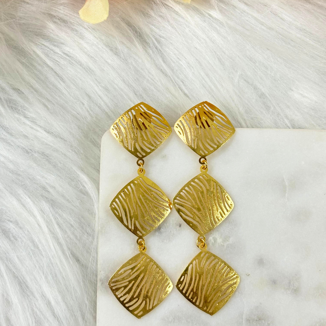 Bdiva 18K Gold Plated Cut-Out Dangle with a Exquisite Geometric Design