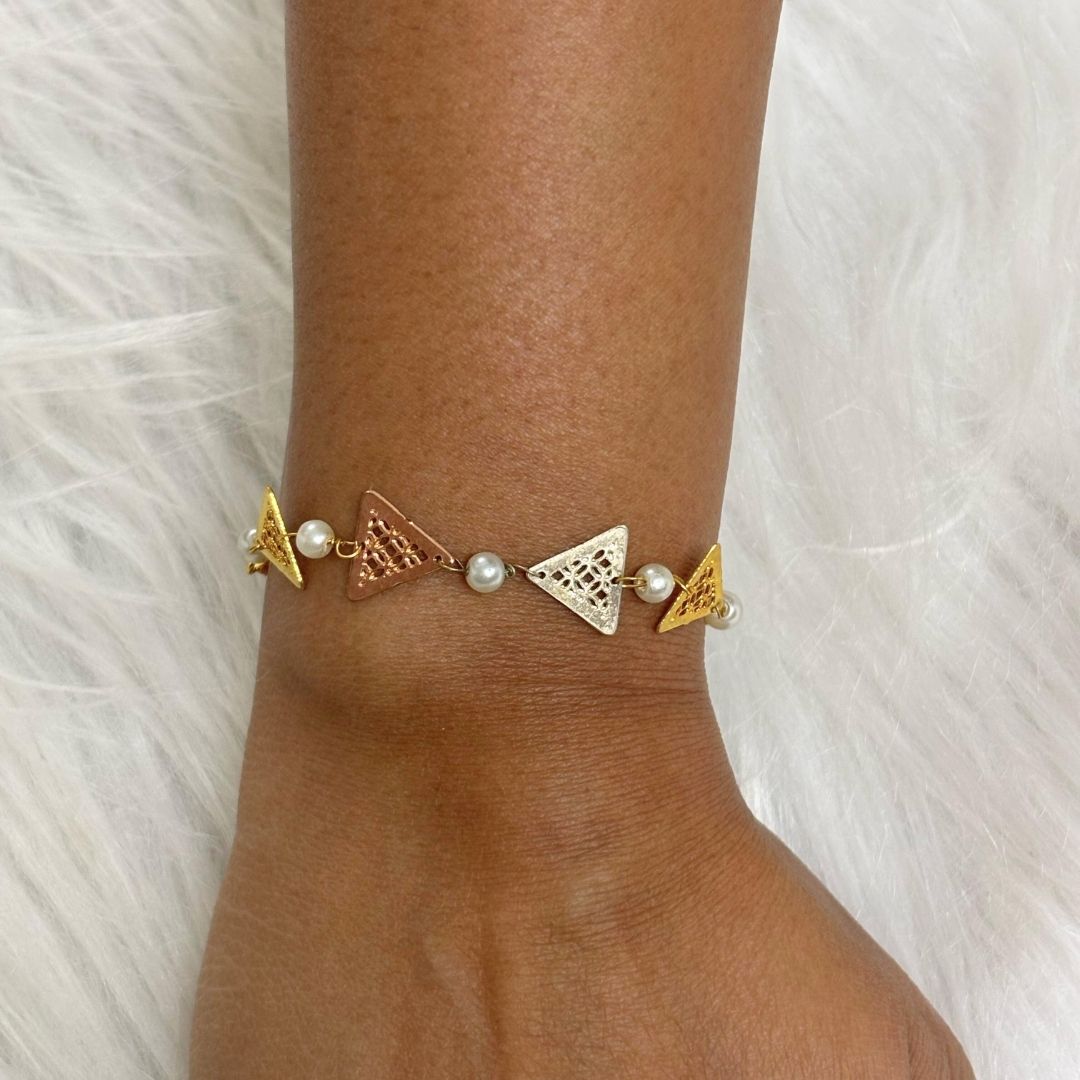 Bdiva 18K Gold Plated Light Weight Triangle Bracelet