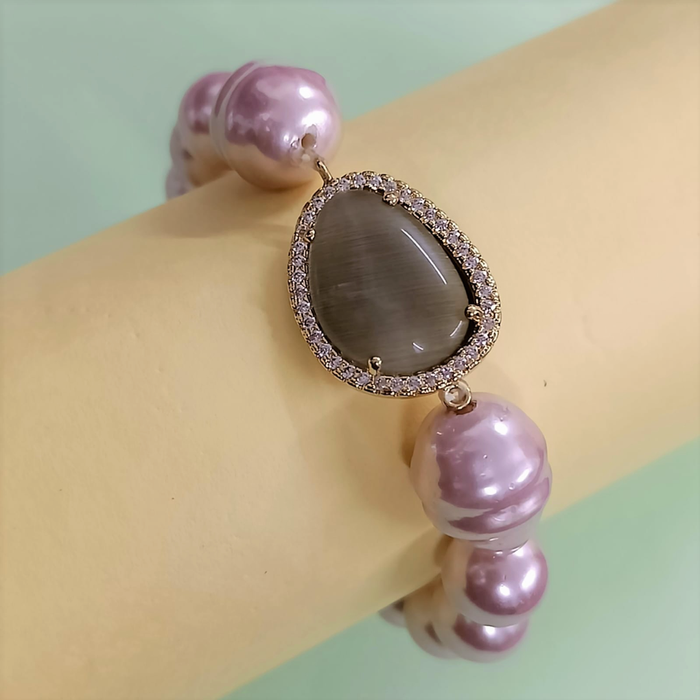 Bdiva Shell Pearl Bracelet with Grey Quart Stone.