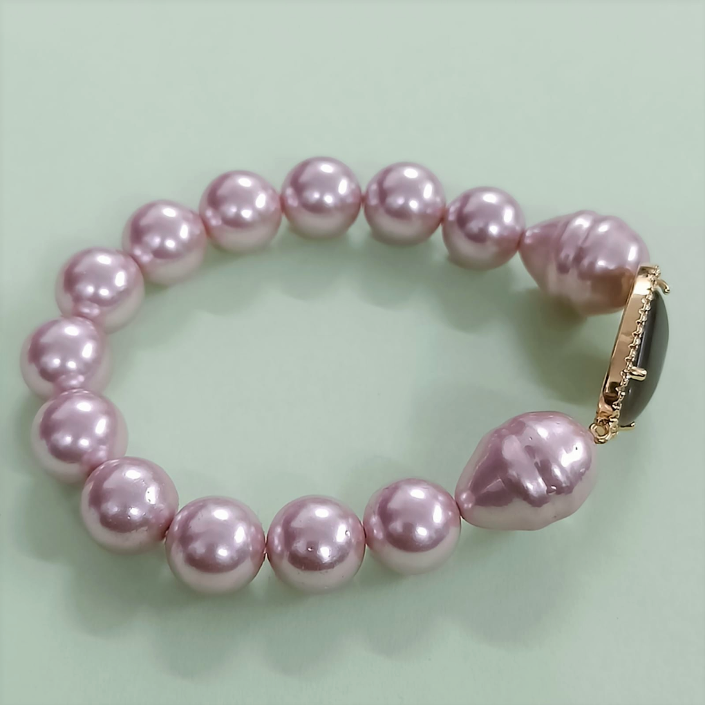 Bdiva Shell Pearl Bracelet with Grey Quart Stone.