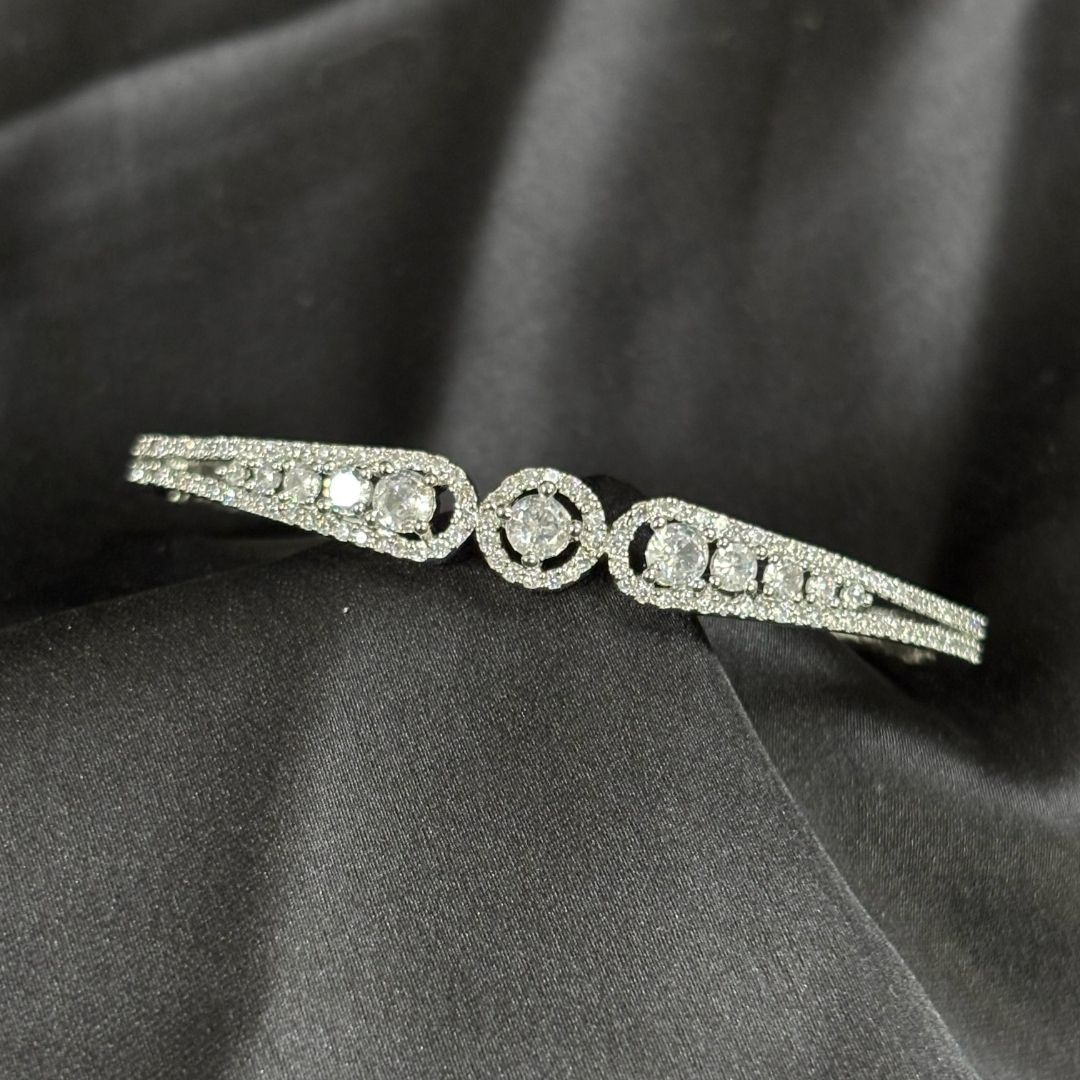 Gold-Plated Cubic Zirconia Bangle – A Blend of Elegance & Radiance