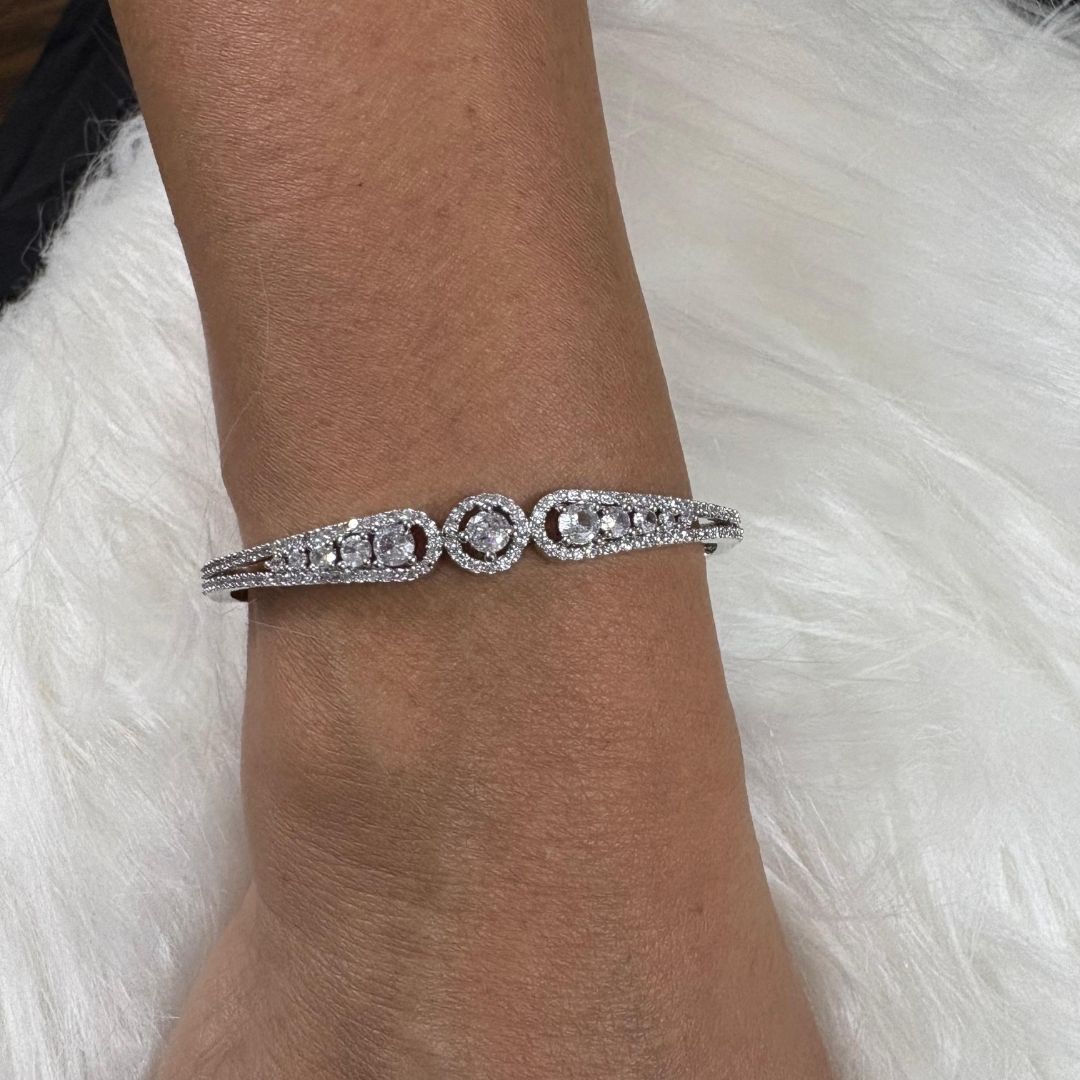 Gold-Plated Cubic Zirconia Bangle – A Blend of Elegance & Radiance