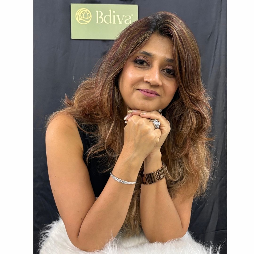 Gold-Plated Cubic Zirconia Bangle – A Blend of Elegance & Radiance