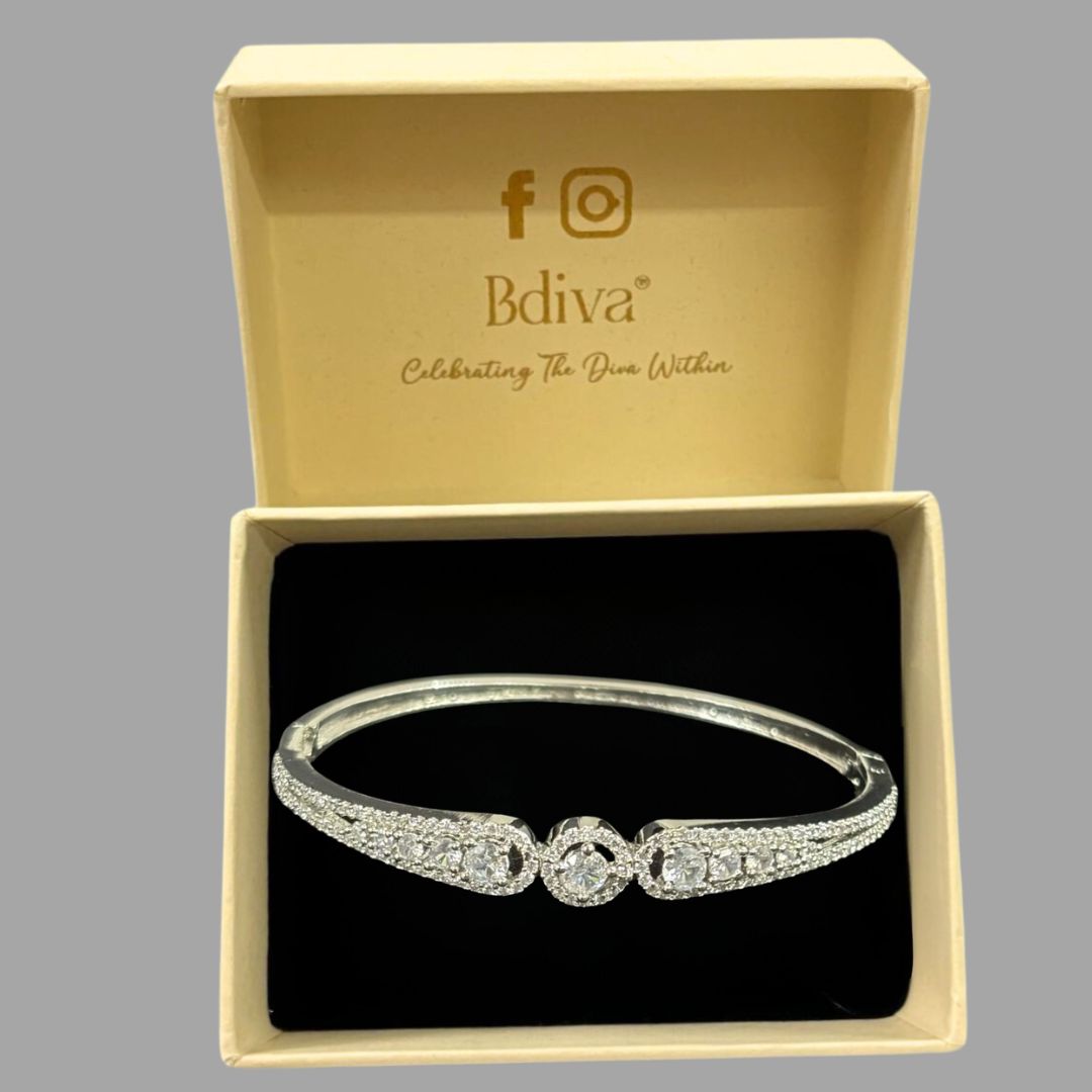 Gold-Plated Cubic Zirconia Bangle – A Blend of Elegance & Radiance