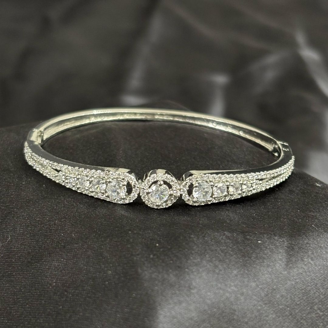 Gold-Plated Cubic Zirconia Bangle – A Blend of Elegance & Radiance