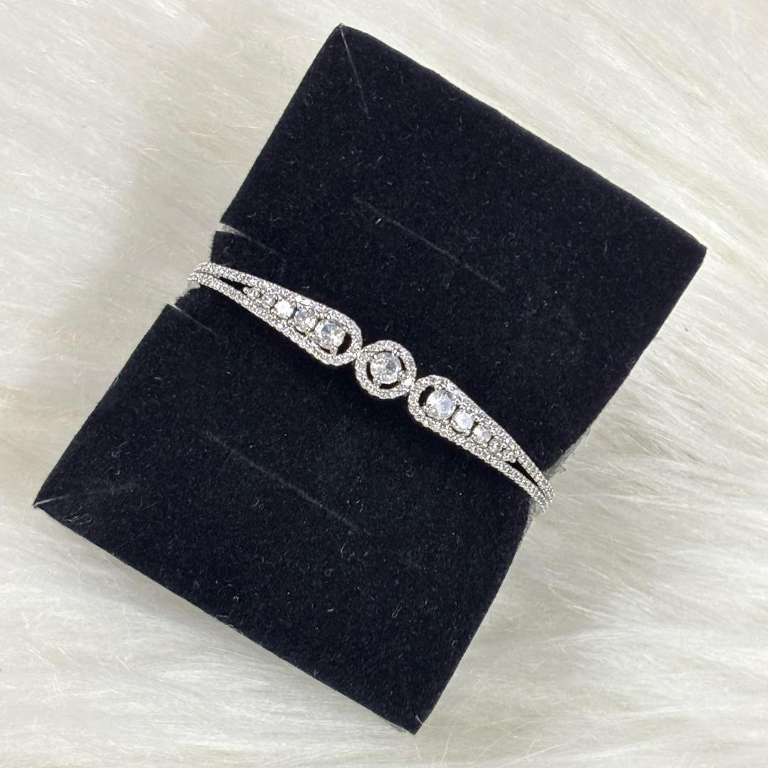 Gold-Plated Cubic Zirconia Bangle – A Blend of Elegance & Radiance