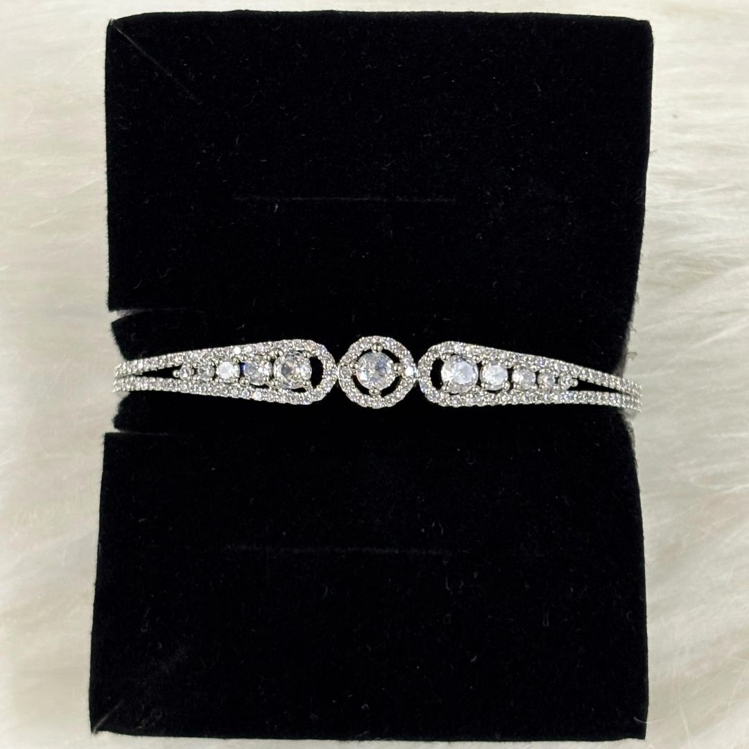 Gold-Plated Cubic Zirconia Bangle – A Blend of Elegance & Radiance