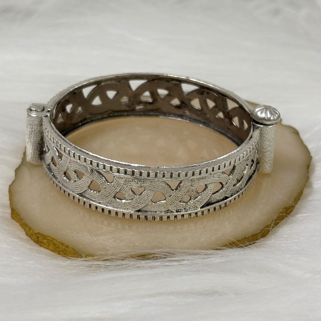 Vintage Zig-Zag Oxidized Classic Statement Piece Bangle