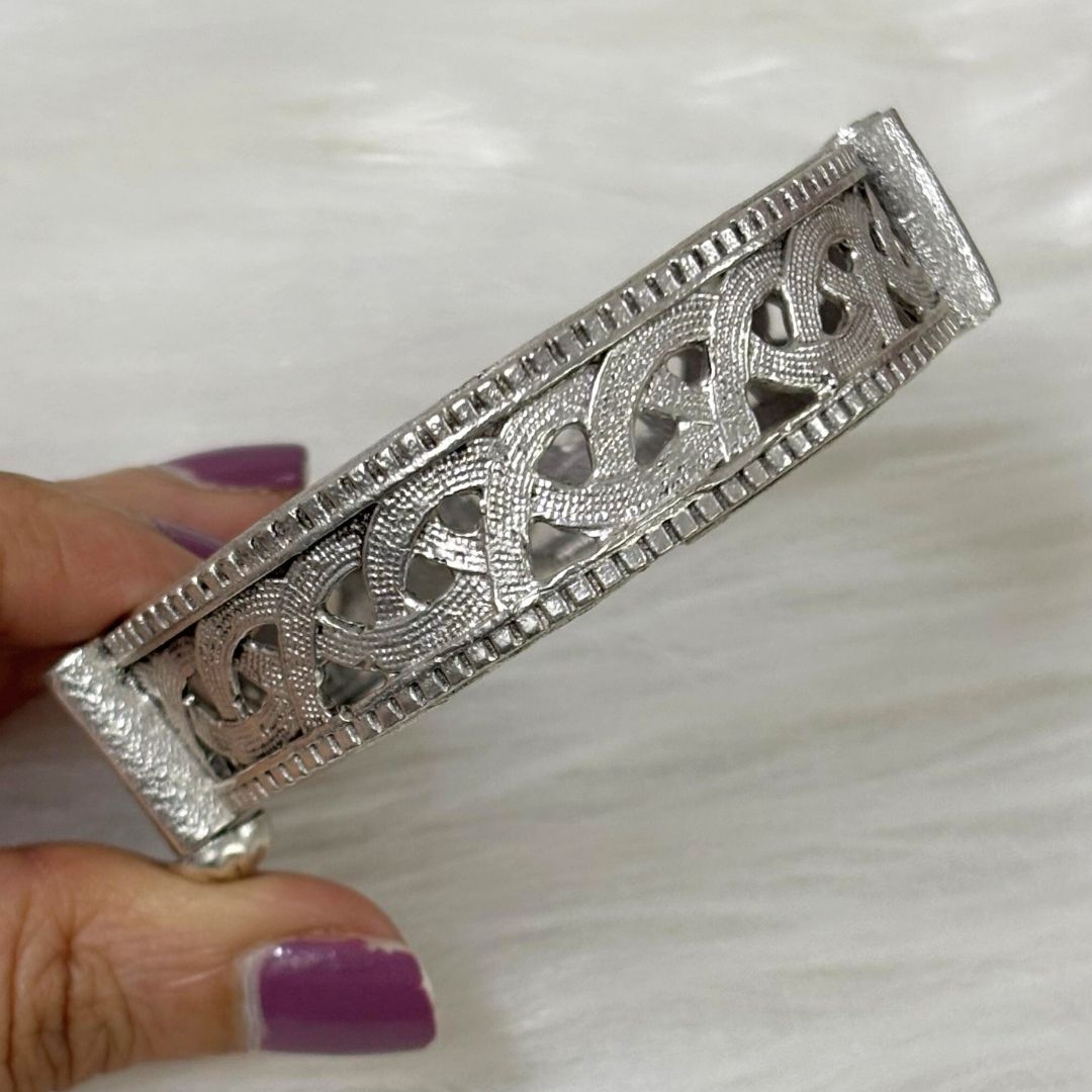Vintage Zig-Zag Oxidized Classic Statement Piece Bangle