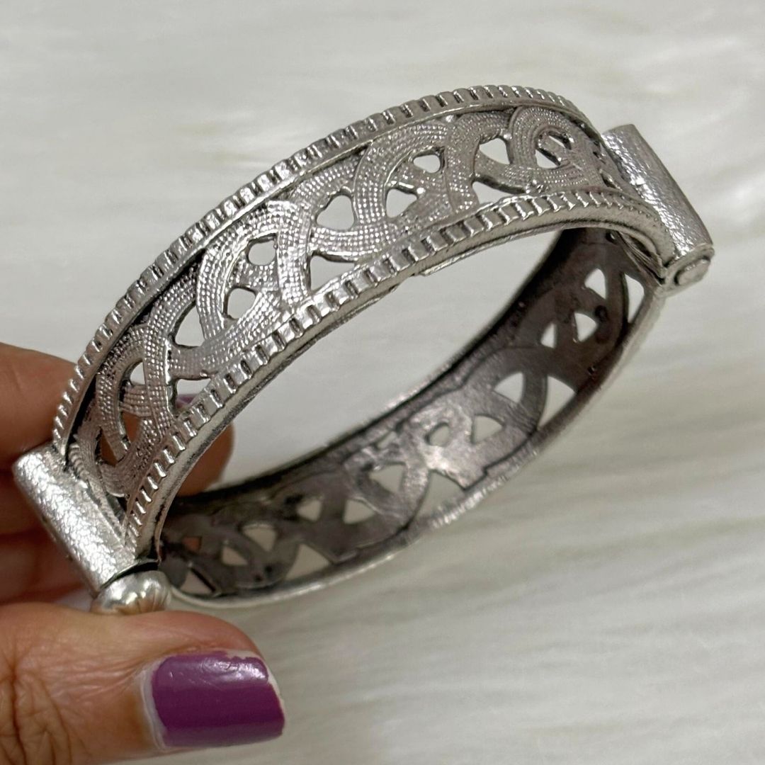 Vintage Zig-Zag Oxidized Classic Statement Piece Bangle