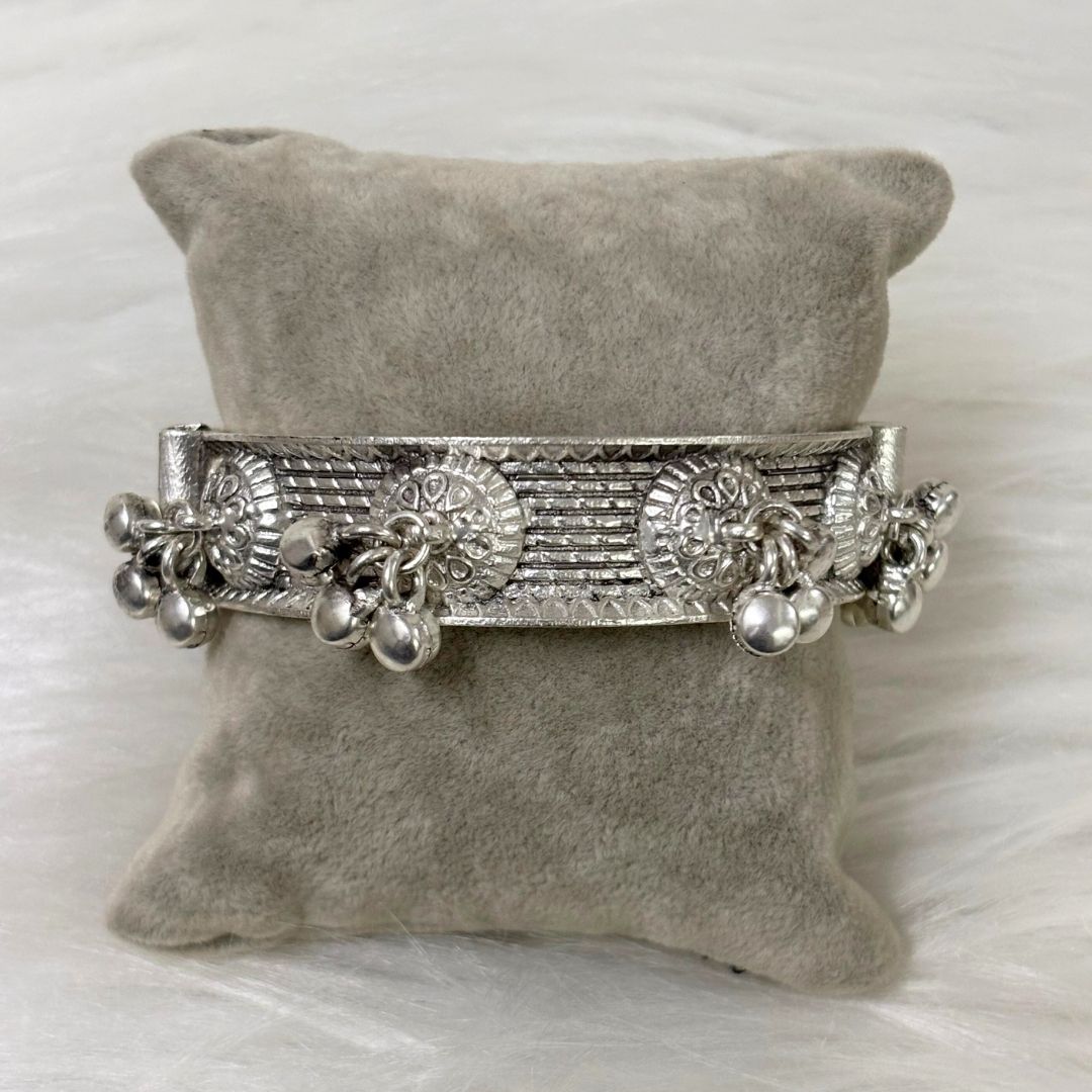 Heritage Charm Oxidized Bangle – Ghungroo Elegance