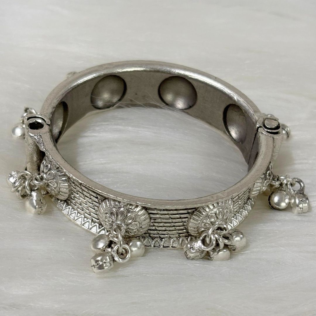 Heritage Charm Oxidized Bangle – Ghungroo Elegance