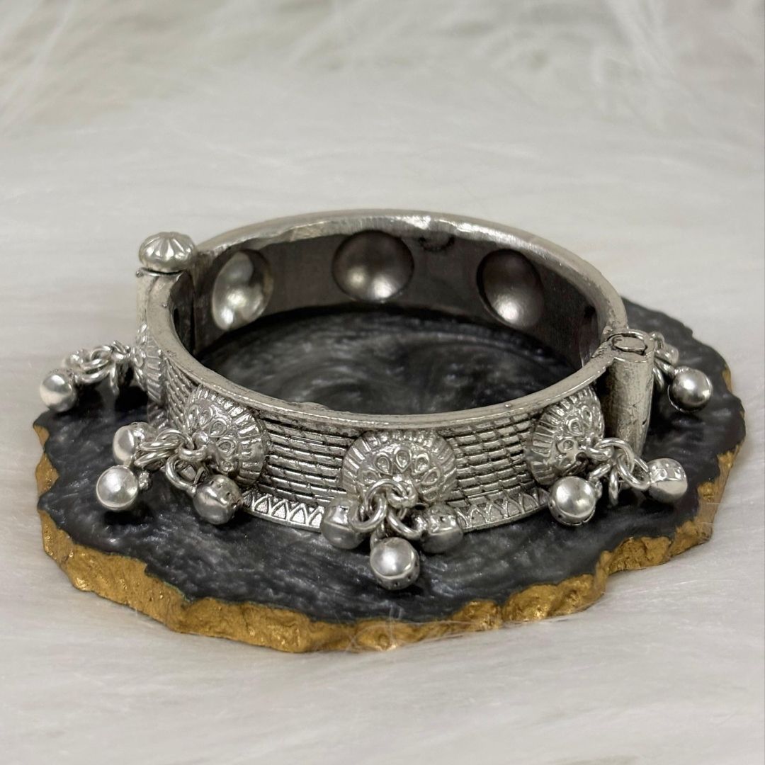 Heritage Charm Oxidized Bangle – Ghungroo Elegance