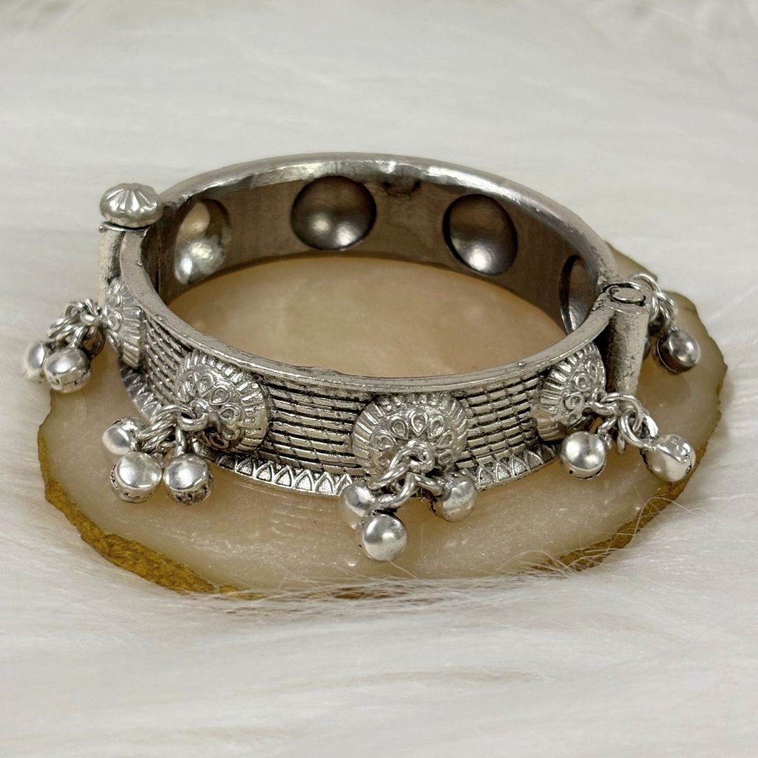 Heritage Charm Oxidized Bangle – Ghungroo Elegance