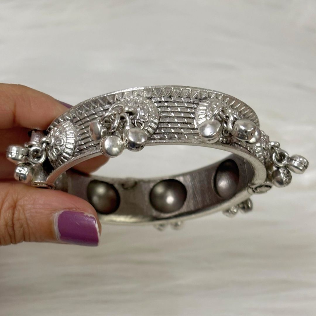 Heritage Charm Oxidized Bangle – Ghungroo Elegance