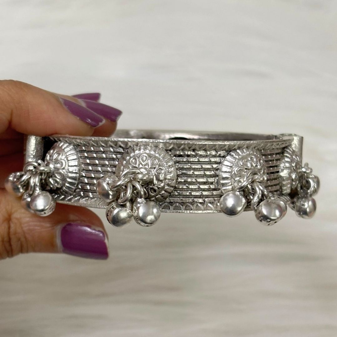 Heritage Charm Oxidized Bangle – Ghungroo Elegance