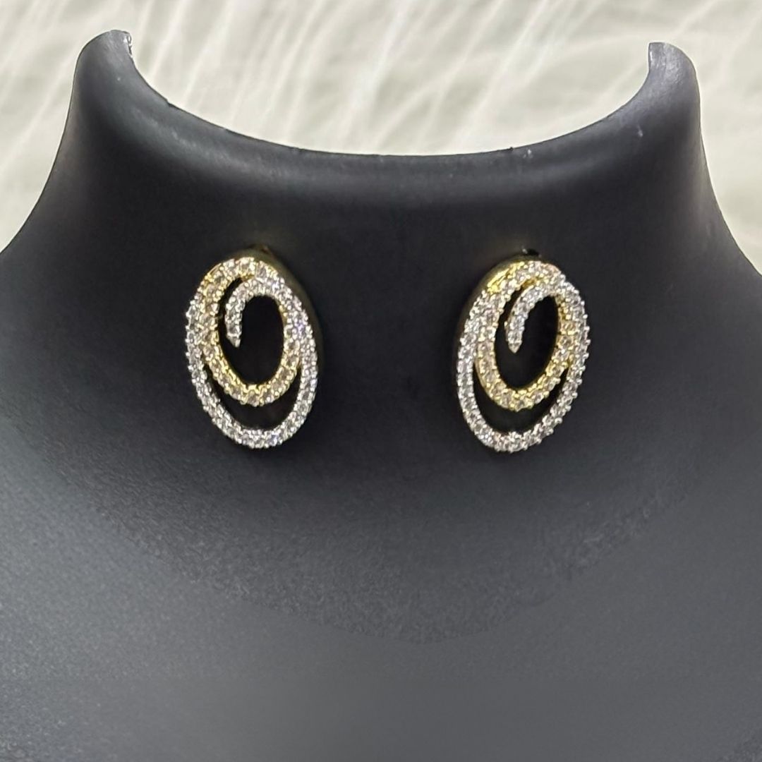 Gold-Plated Oval Solitaire Pendant & Earrings Set – Classic Elegance, Timeless Sparkle