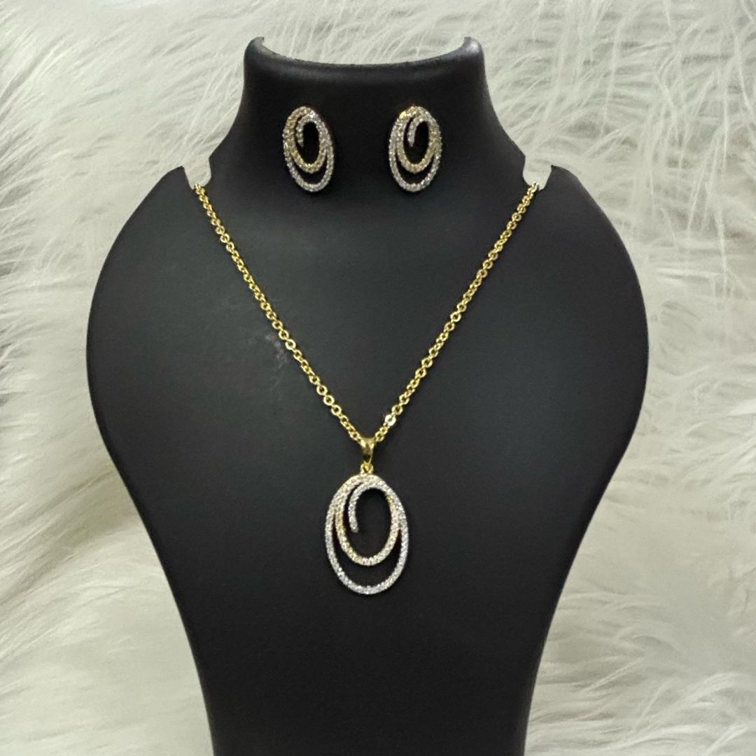Gold-Plated Oval Solitaire Pendant & Earrings Set – Classic Elegance, Timeless Sparkle