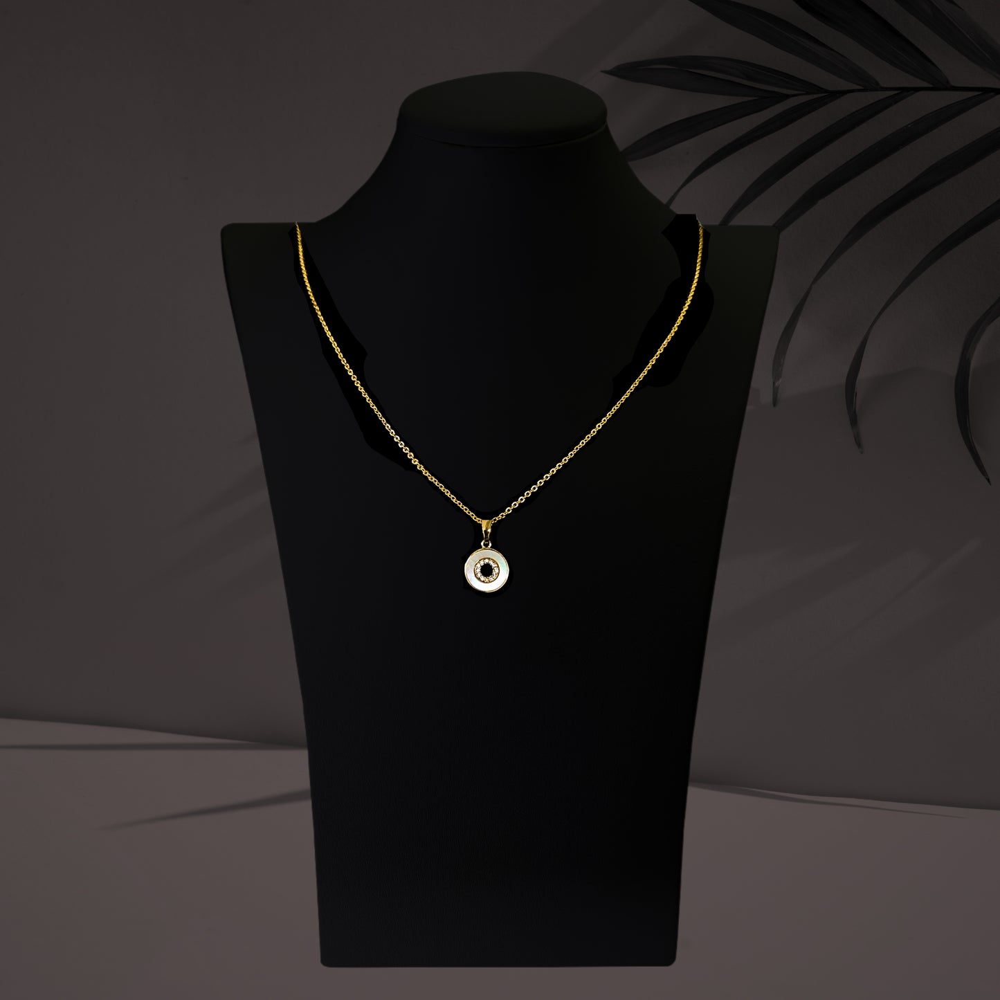 Bdiva 18k Gold Plated Mother of Pearl Round Chain Necklace