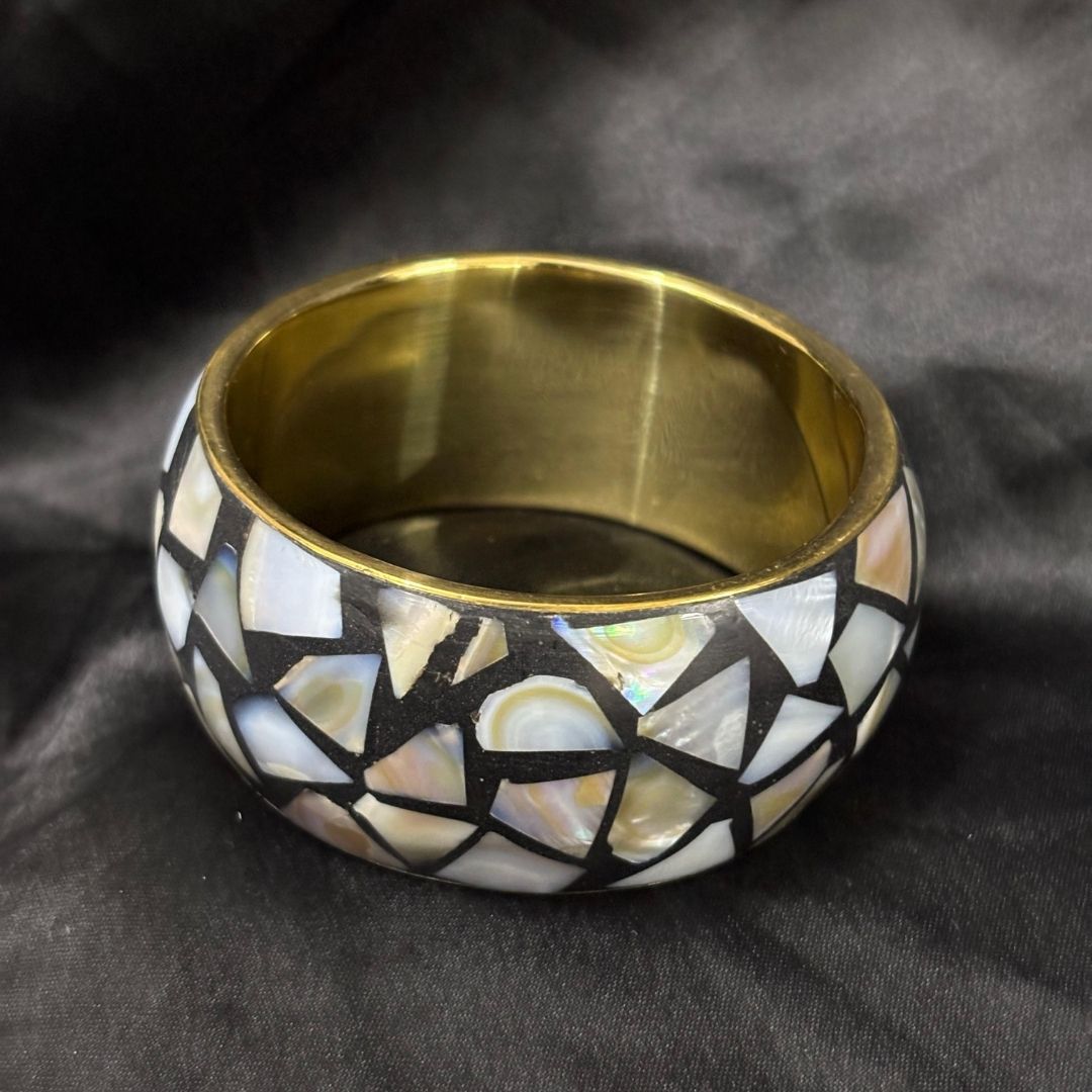 Aurora Stone Chip Bangle – High-Quality Gold Finish