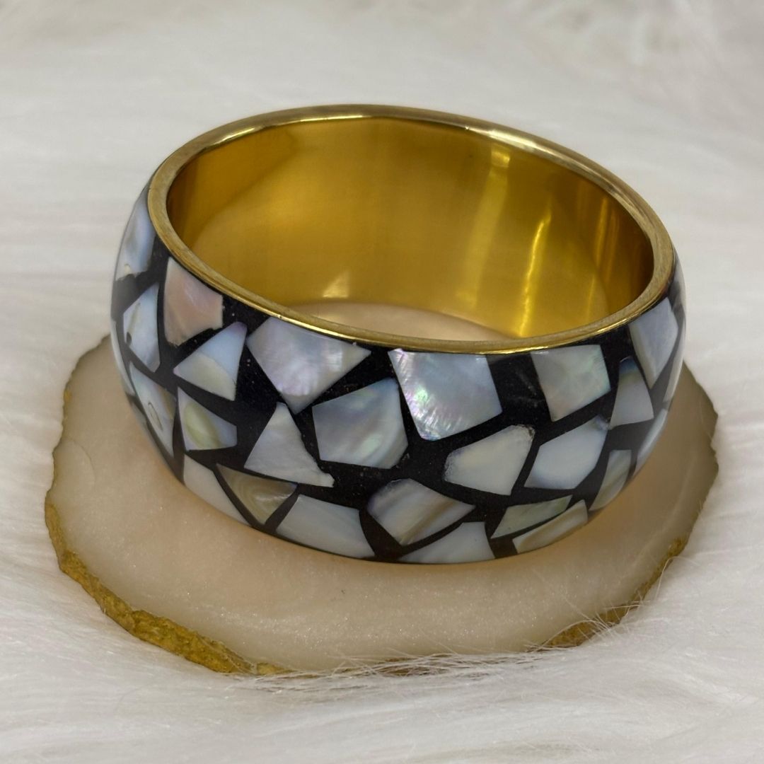 Aurora Stone Chip Bangle – High-Quality Gold Finish
