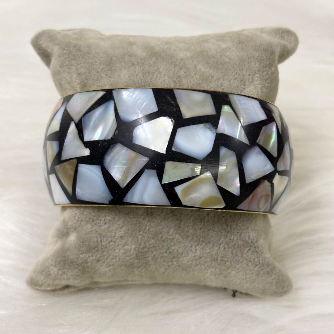 Aurora Stone Chip Bangle – High-Quality Gold Finish