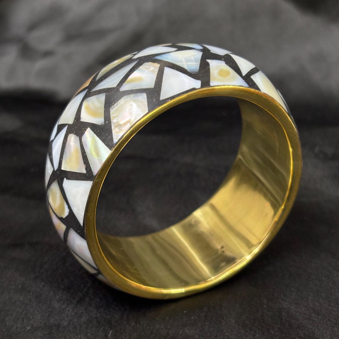 Aurora Stone Chip Bangle – High-Quality Gold Finish