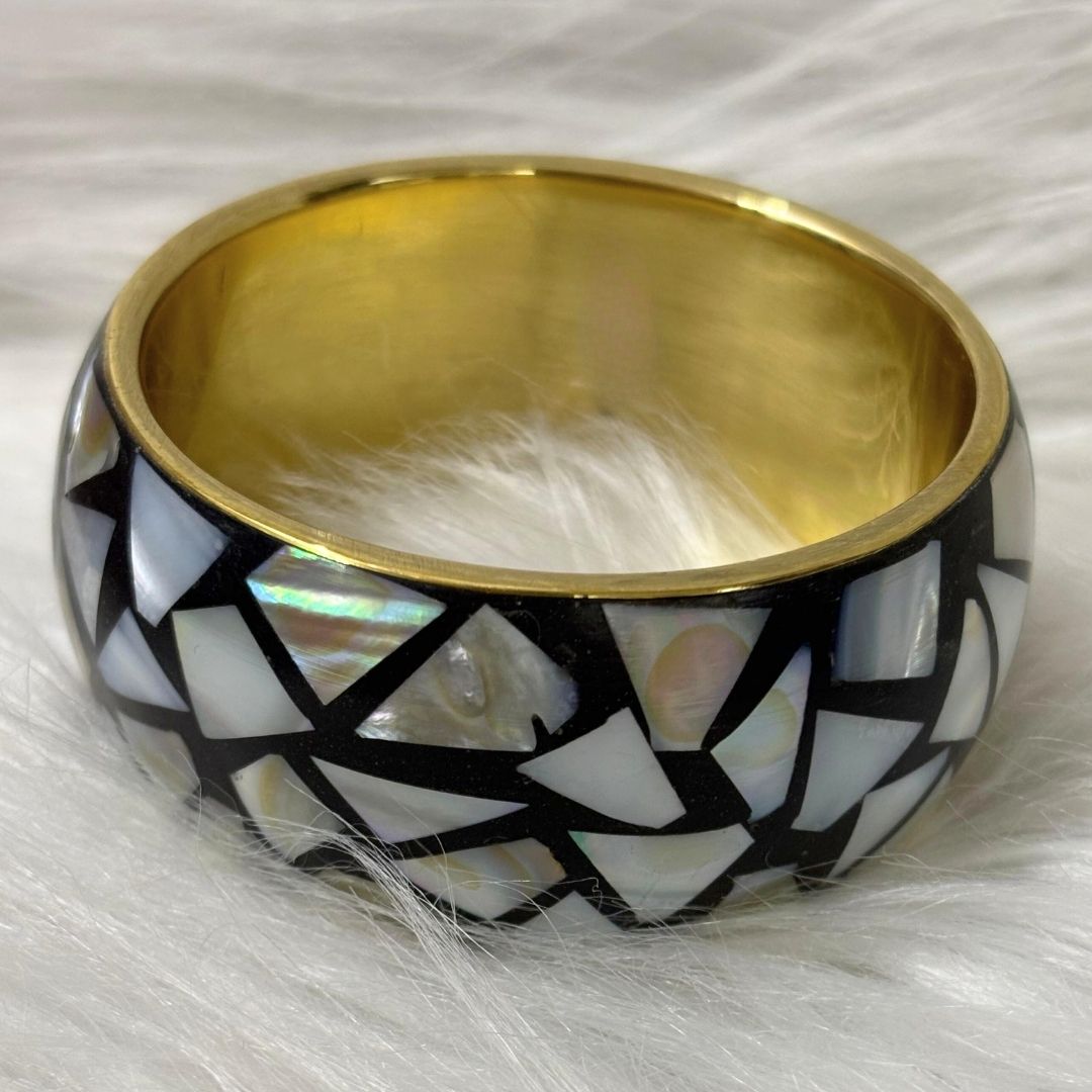 Aurora Stone Chip Bangle – High-Quality Gold Finish