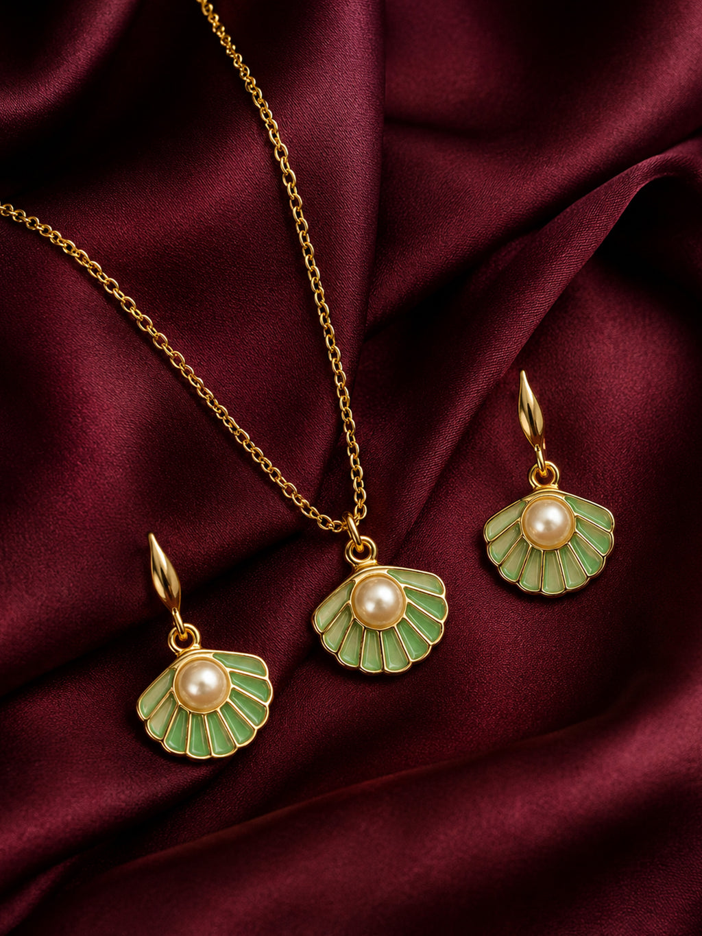 Gold-Plated Mint Pearl Pendant Set