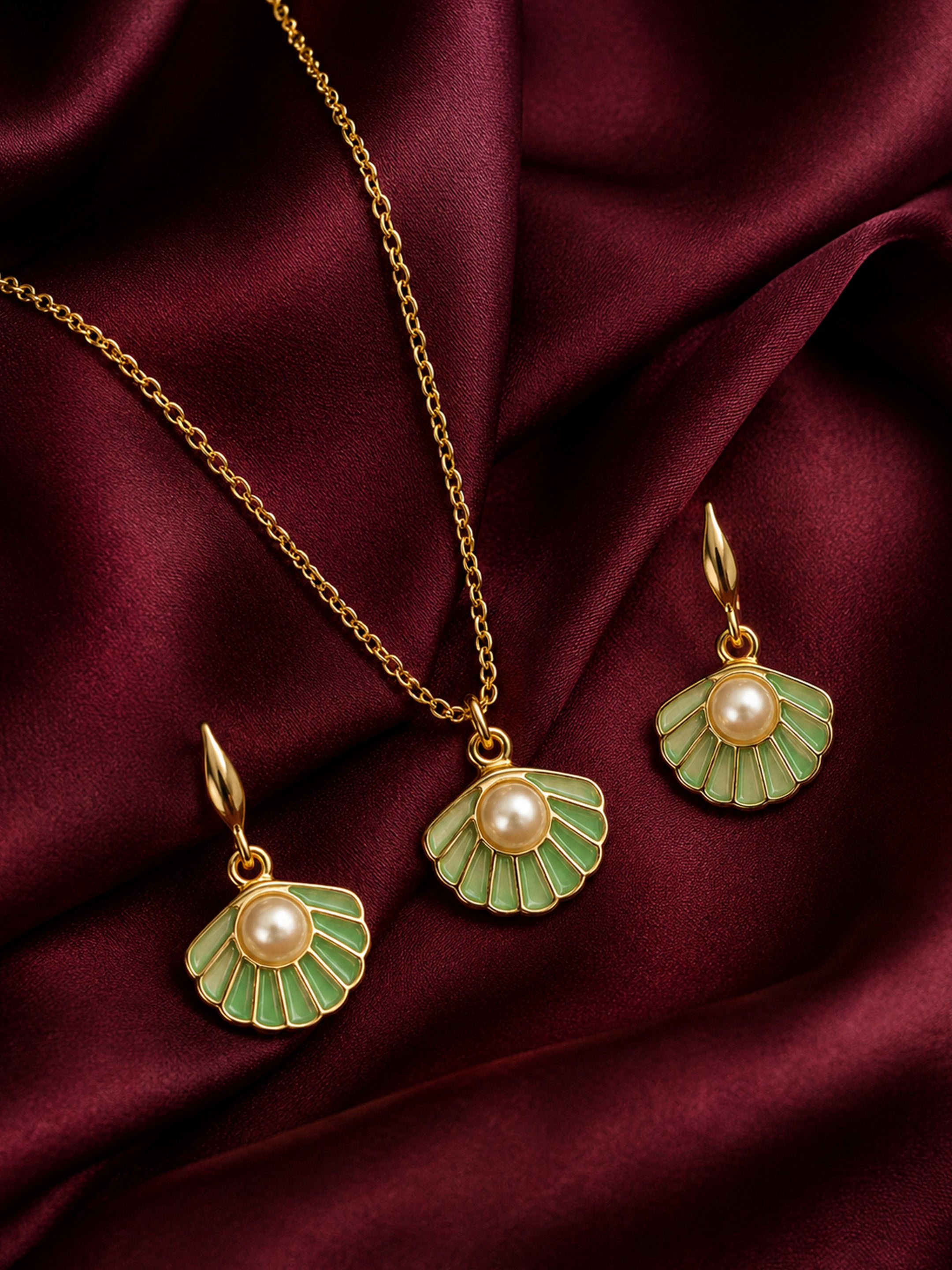 Gold-Plated Mint Pearl Pendant Set