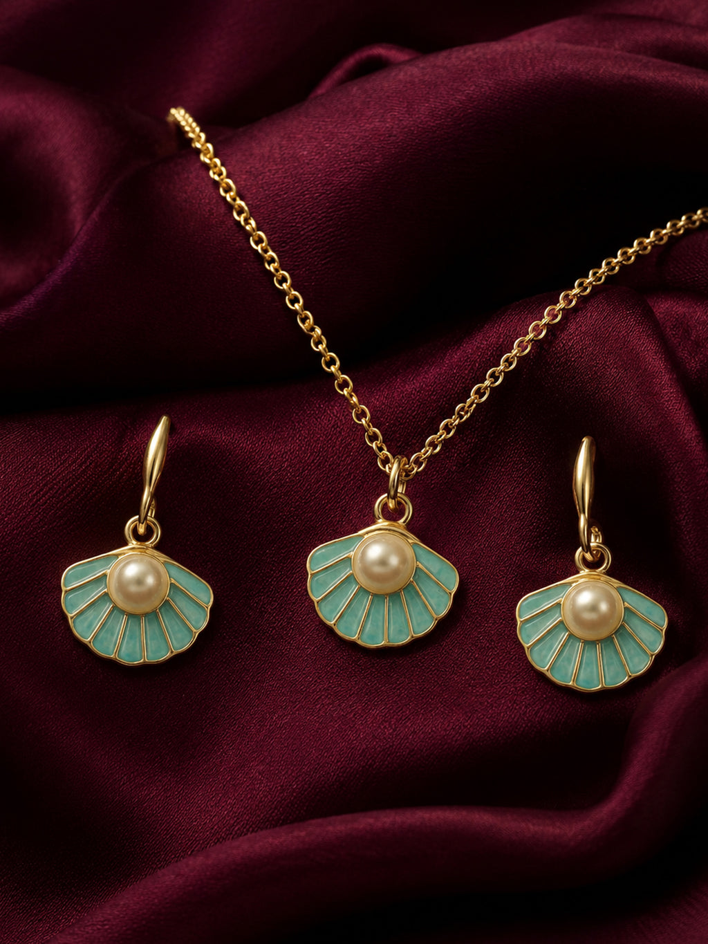 Gold-Plated Aqua Pearl Pendant Set