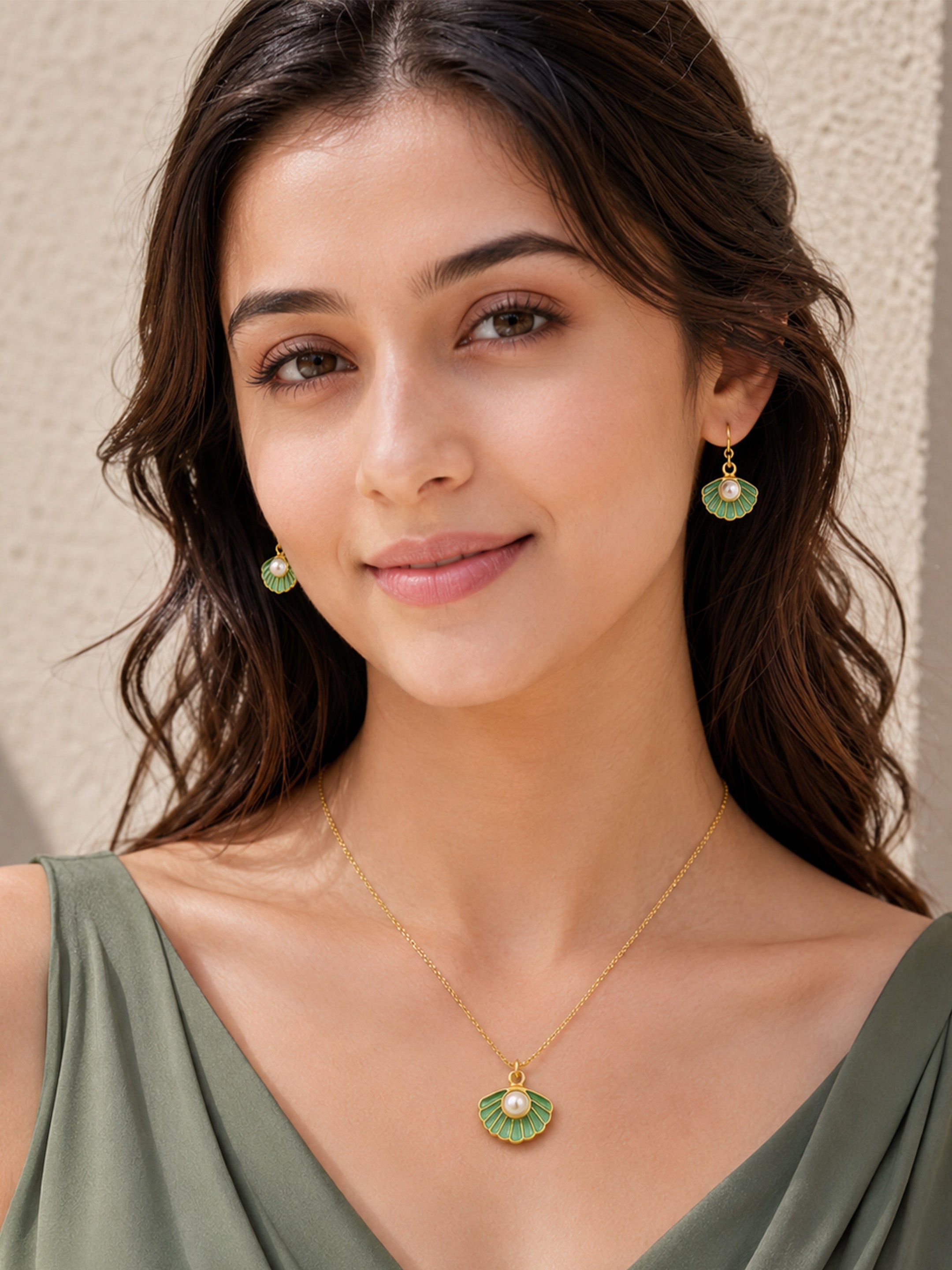 Gold-Plated Mint Pearl Pendant Set