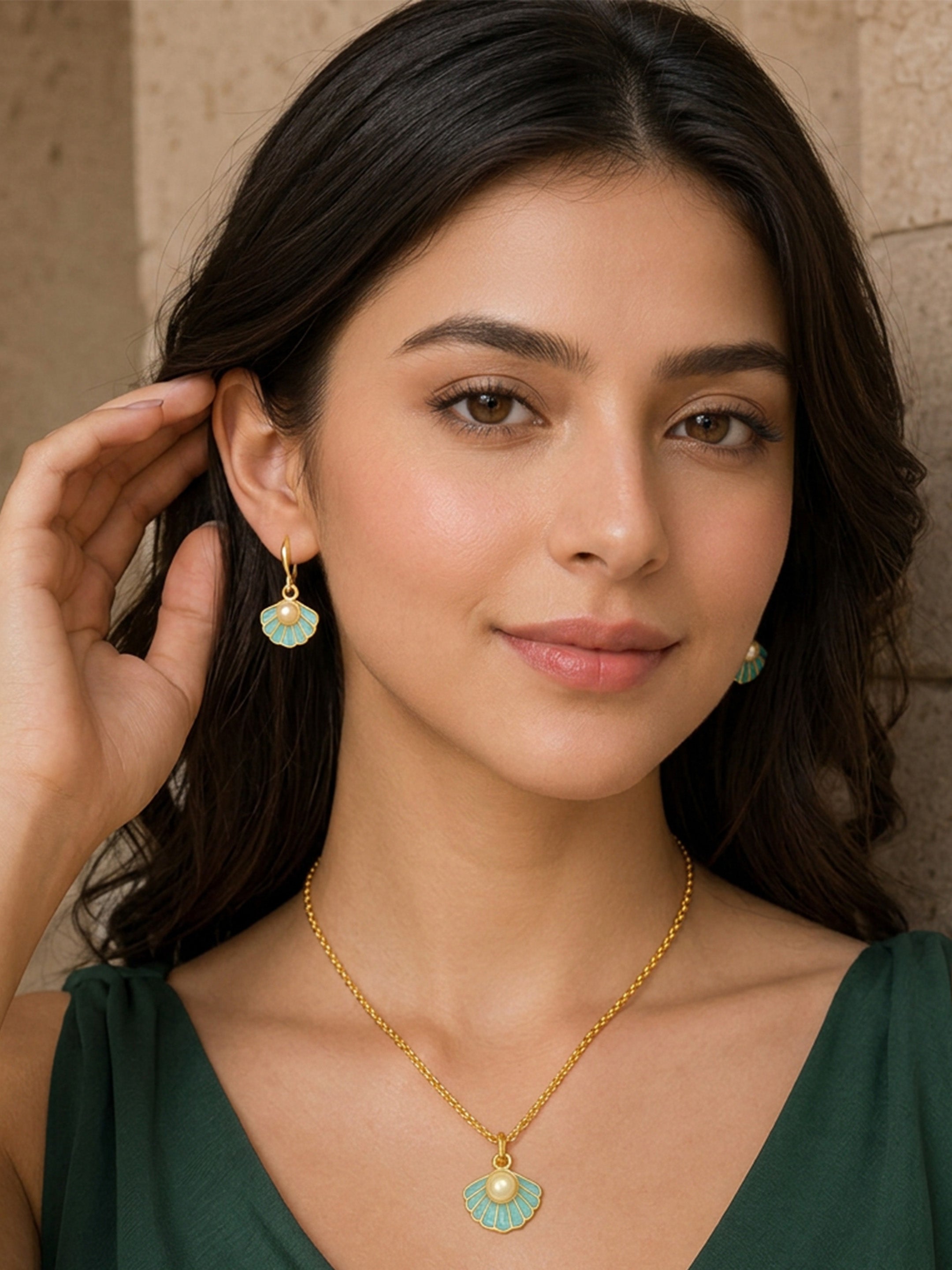 Gold-Plated Aqua Pearl Pendant Set