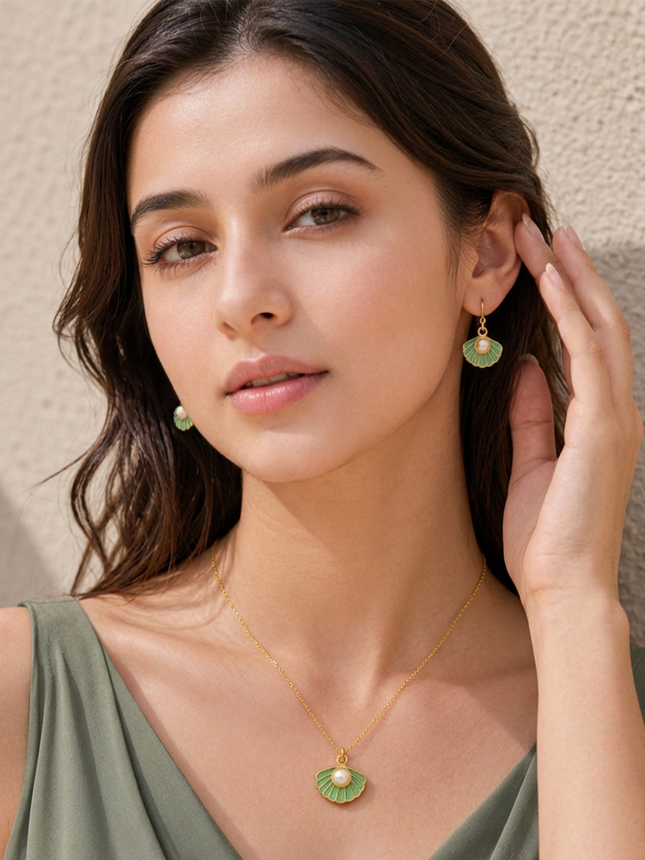 Gold-Plated Mint Pearl Pendant Set