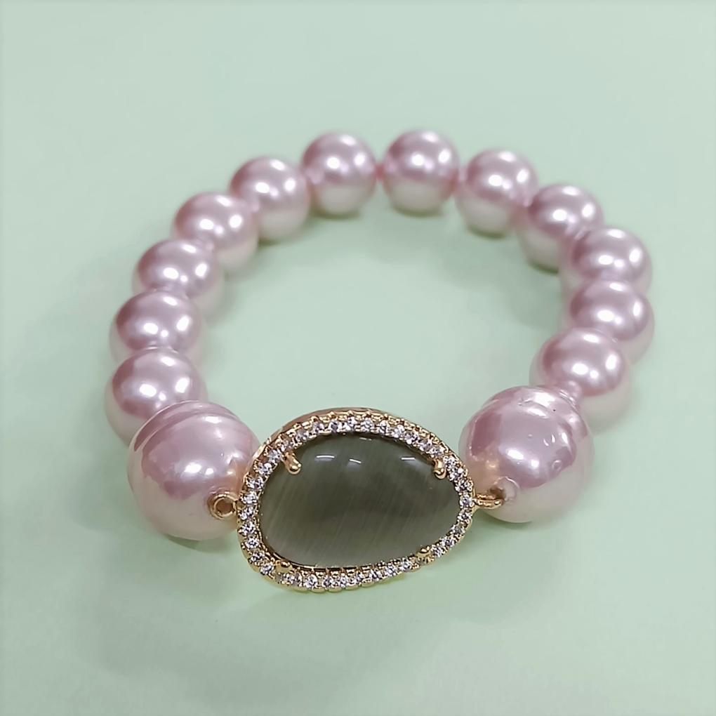 Bdiva Shell Pearl Bracelet with Grey Quart Stone.