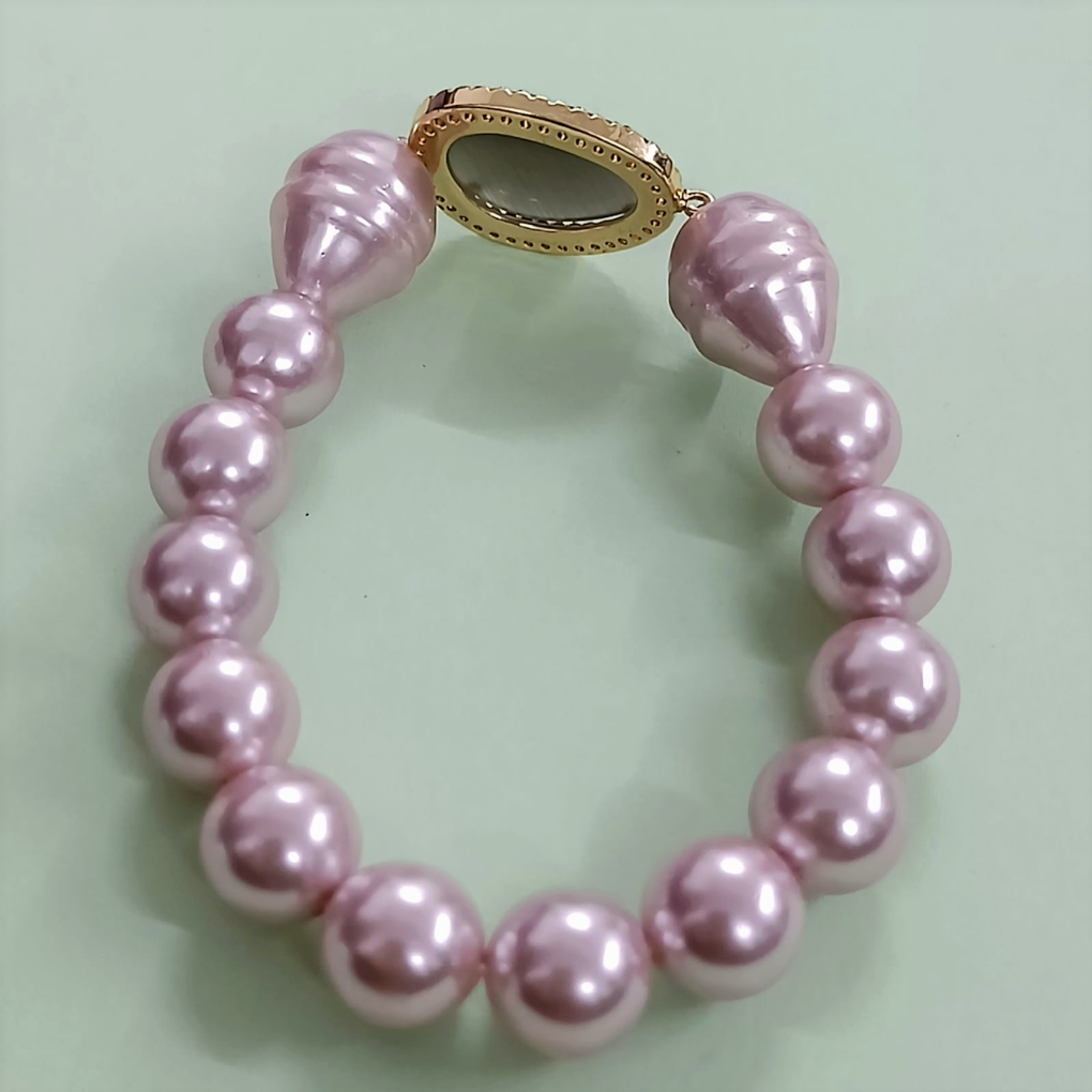Bdiva Shell Pearl Bracelet with Grey Quart Stone.