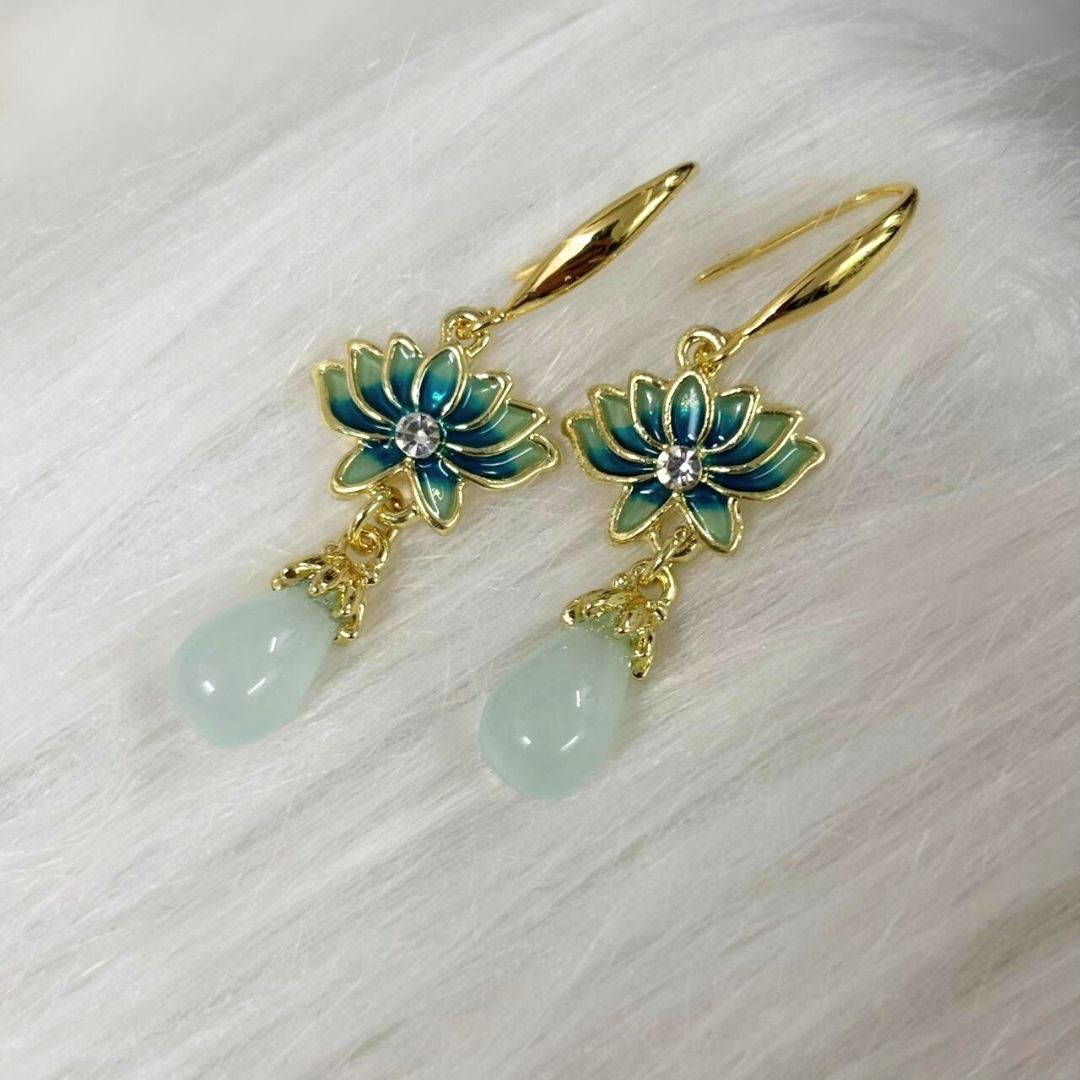 Mint Bloom Pearl Earrings