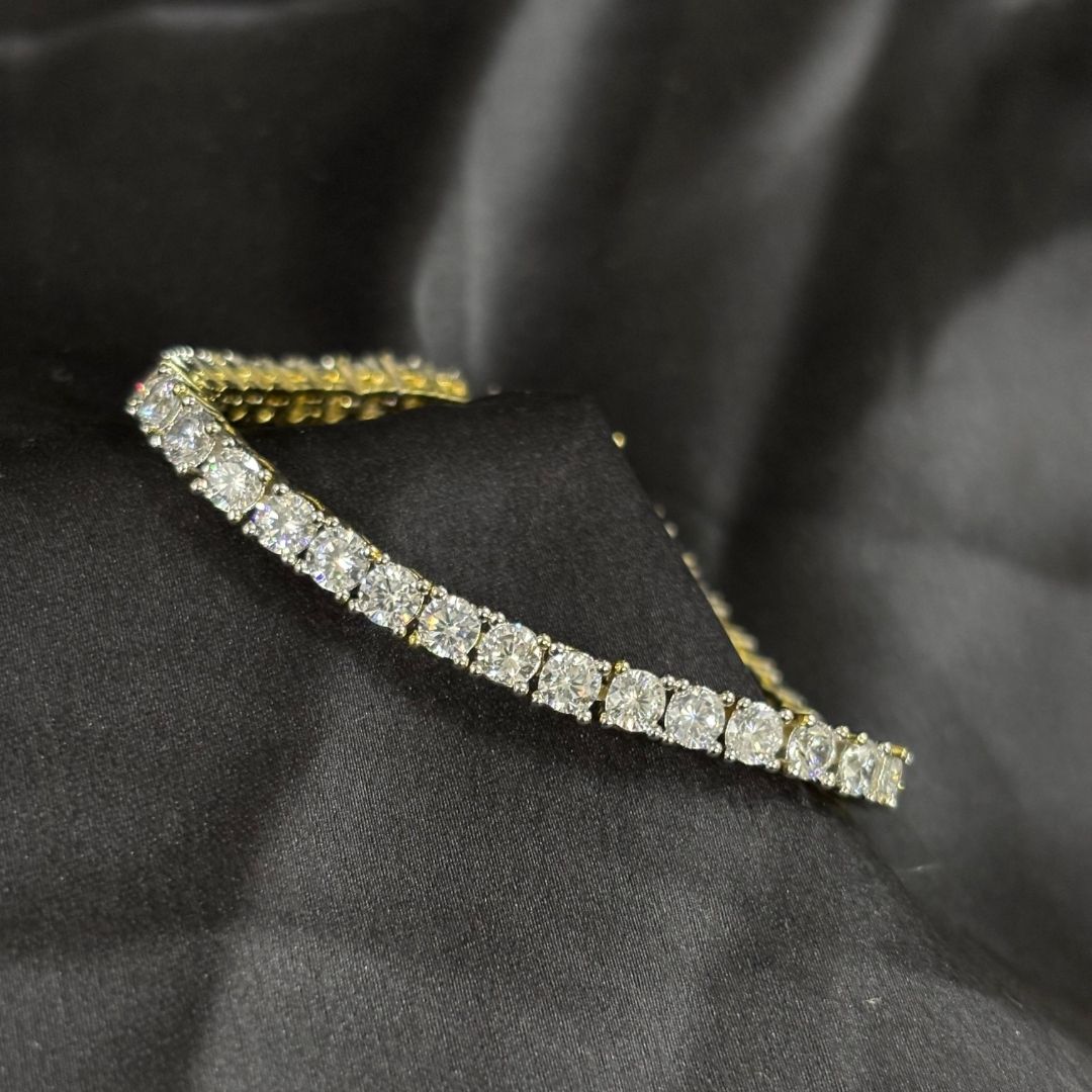 Radiant Elegance Gold-Plated Cubic Zirconia Tennis Bracelet – A Timeless Classic