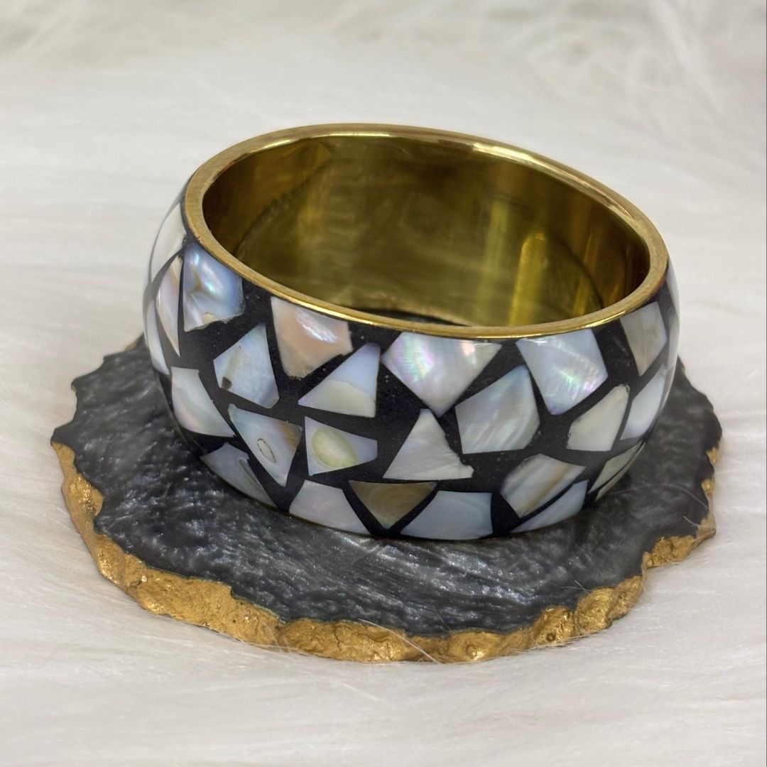 Aurora Stone Chip Bangle – High-Quality Gold Finish