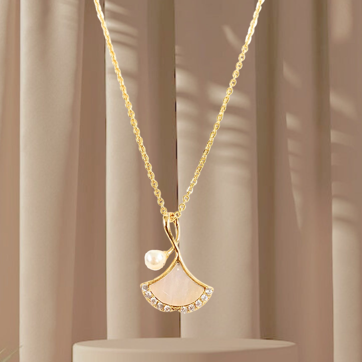 Bdiva 18k Gold Plated Mother Of Pearl Elegant Design Chain Necklace