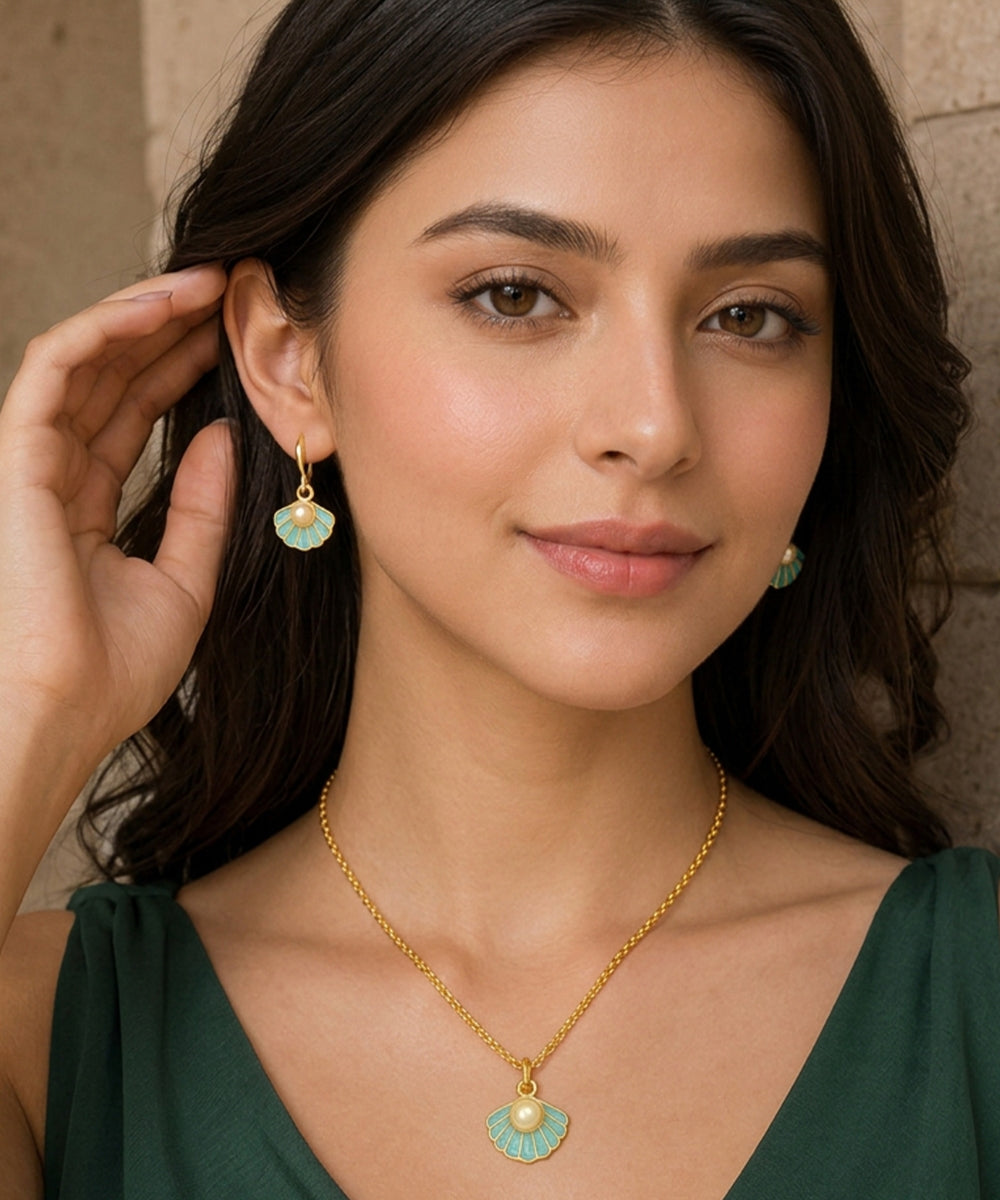 Gold-Plated Aqua Pearl Pendant Set