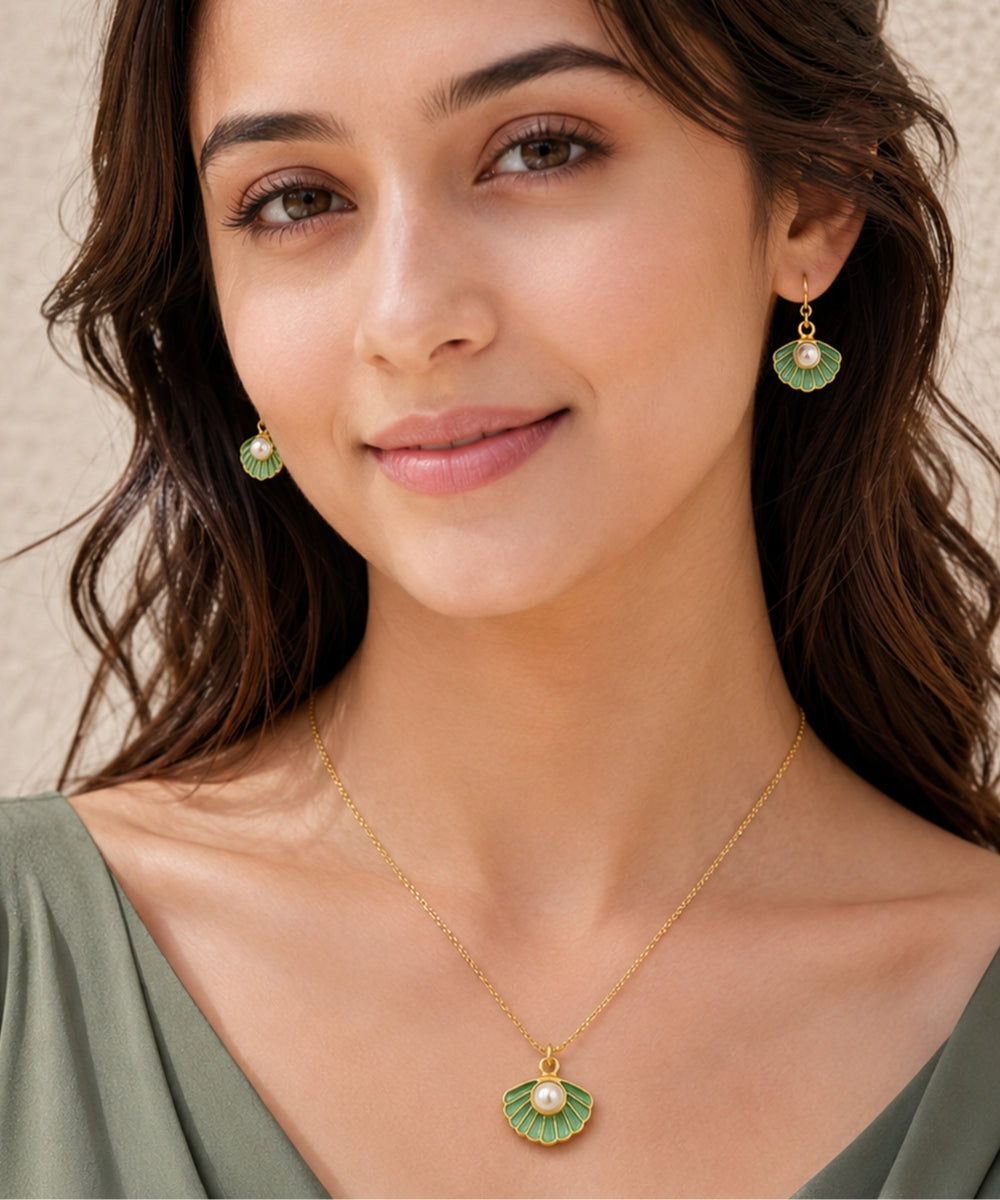 Gold-Plated Mint Pearl Pendant Set