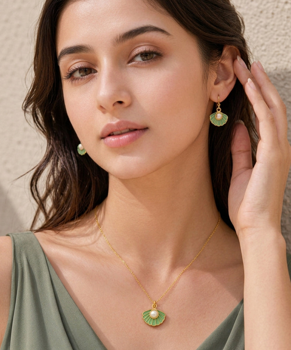 Gold-Plated Mint Pearl Pendant Set